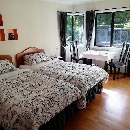Отель The Little Gem Waitara Экстерьер фото
